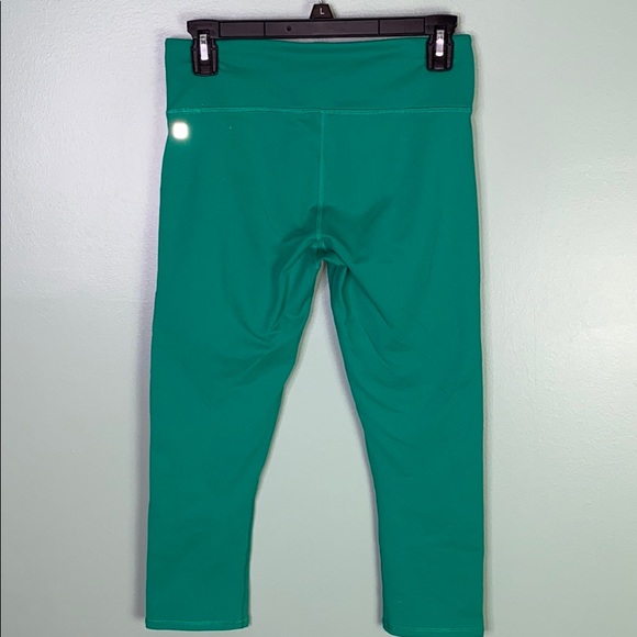 Fabletics Green Crop Legging - Picture 2 of 4